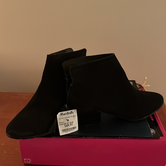 Kenneth Cole Reaction Suede ankle Boots - Picture 4 of 4